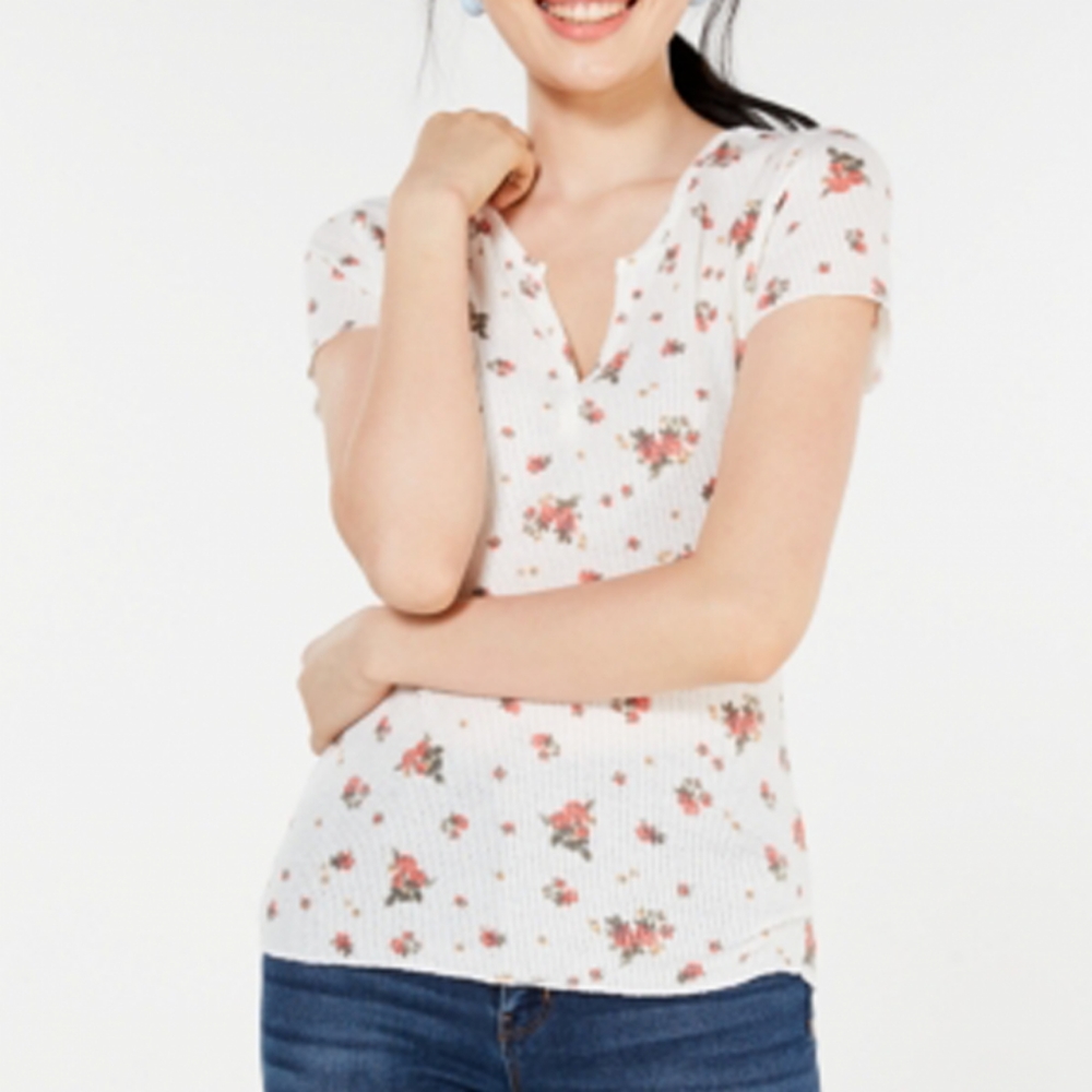ULTRA FLIRT JUNIORS' FLORAL LACE-BACK T-SHIRT